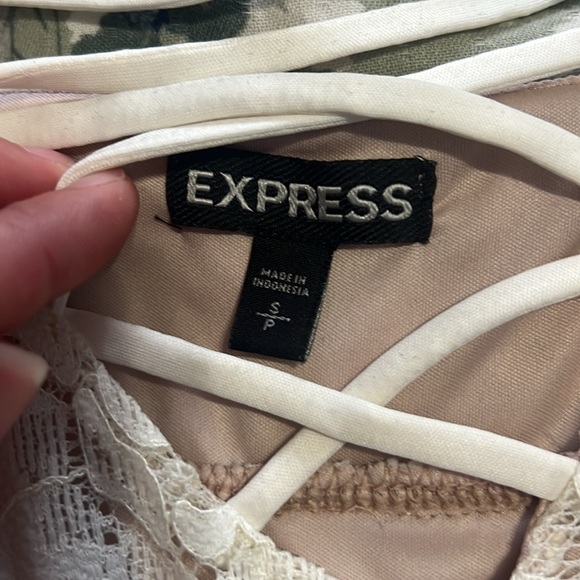 ⭐️ Express lace tank - Picture 2 of 6